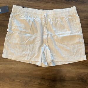 GAP Women’s XXL white Linen Pull On Short with drawstring and elastic waist. NWT